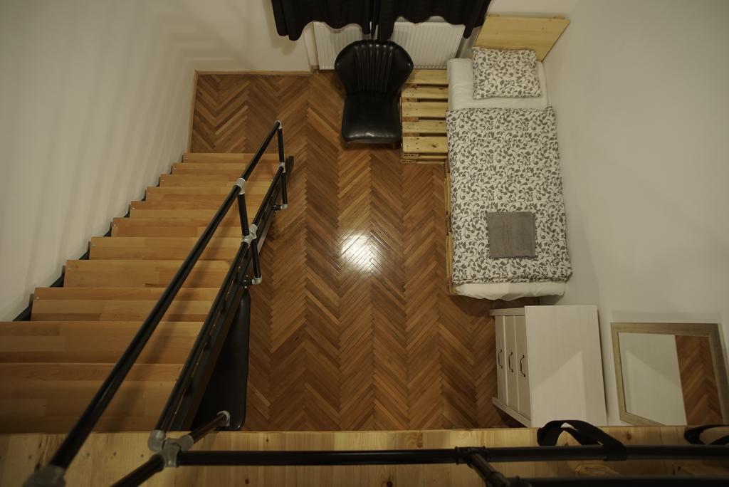 Location 2 Bedrooms - 2 Bathrooms *