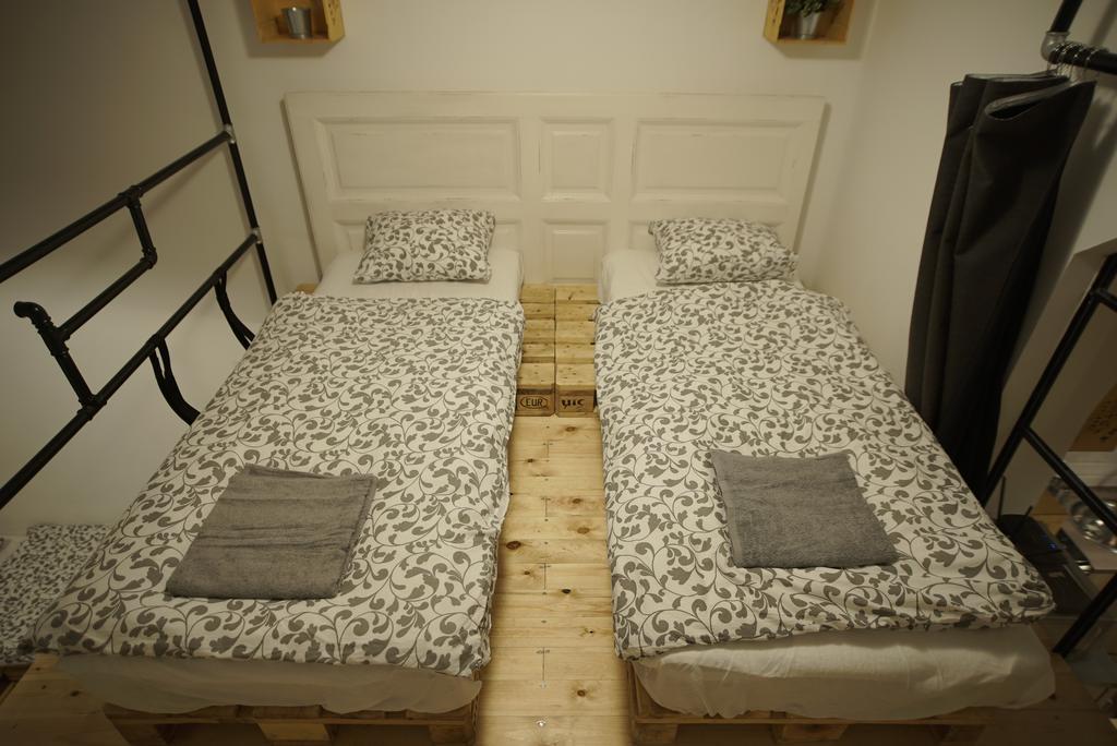 Location 2 Bedrooms - 2 Bathrooms דירה בודפשט